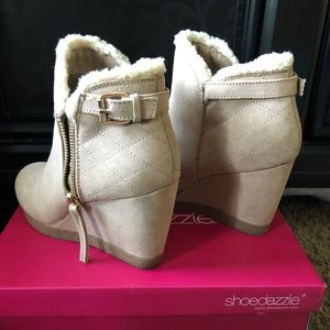 Light tan Shoedazzle wedges